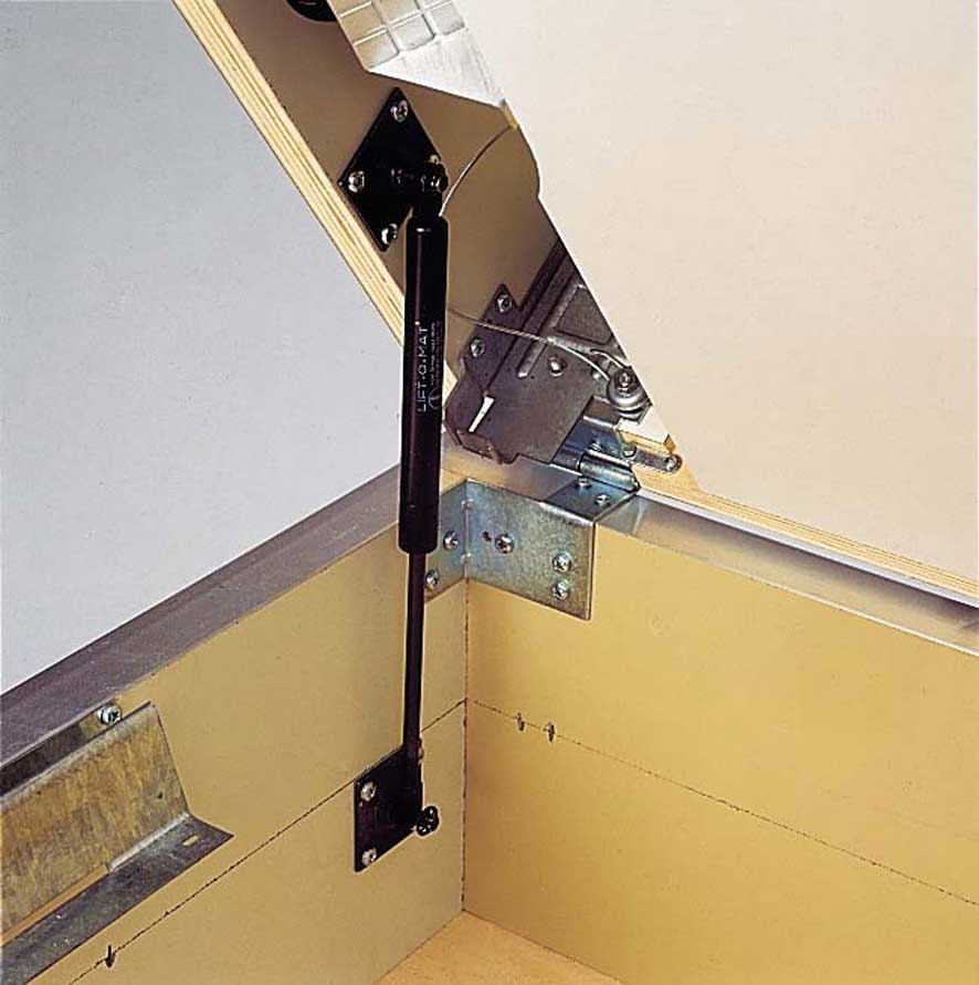 Gasdruckd�mpfer erleichtern das �ffnen des Tisches f�r Servicezwecke.