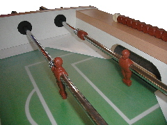 Spielerstangen und sandgestrahlte Glasspielfl�che